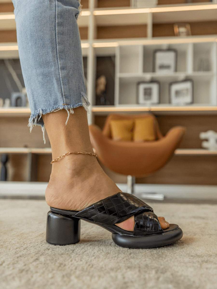 Jady Rose | Veronica Puffy Cross-Strap Leather Sandal - Black