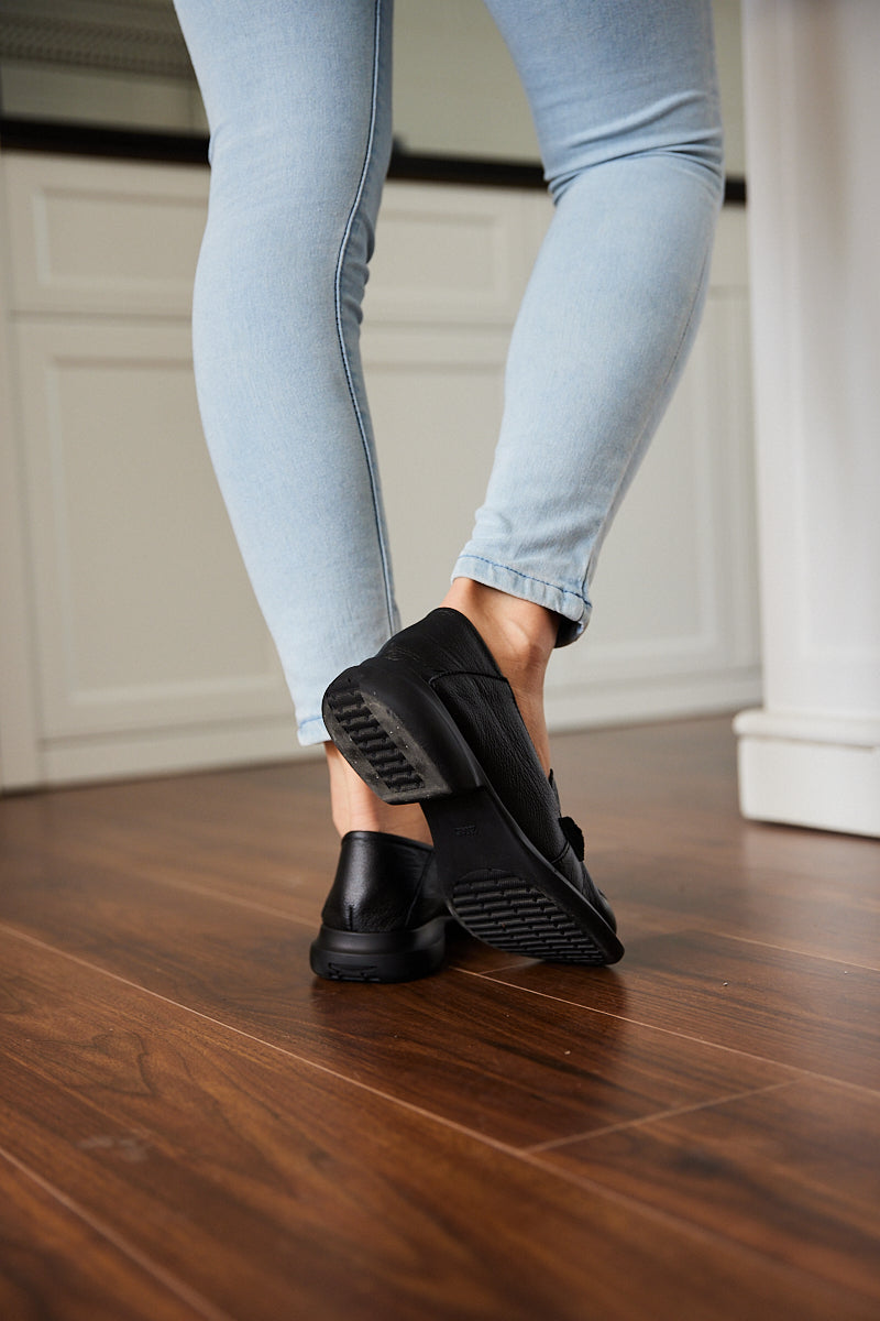 Rumour Has It | Simple Your Way Leather Loafer - Black