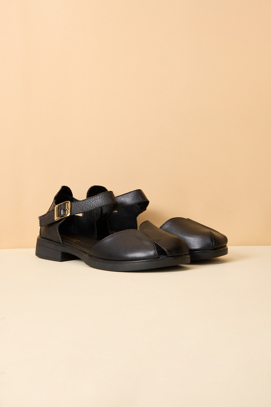 Rumour Has It | Tatum Leather Flat Sandal - Black