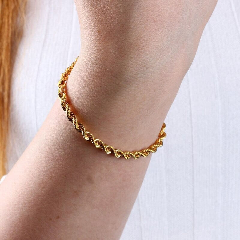 Sune Twirl Minimalist Bracelet