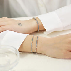 Sune Twirl Minimalist Bracelet