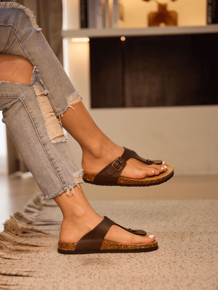 Maibulun | T-Strap Footbed Sandal - Brown