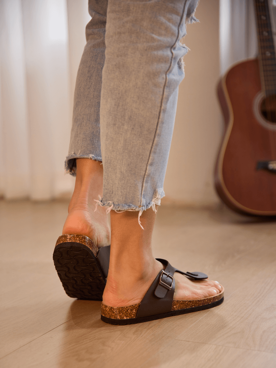 Maibulun | T-Strap Footbed Sandal - Brown