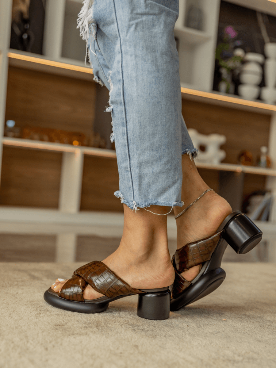 Jady Rose | Veronica Puffy Cross-Strap Leather Sandal - Brown