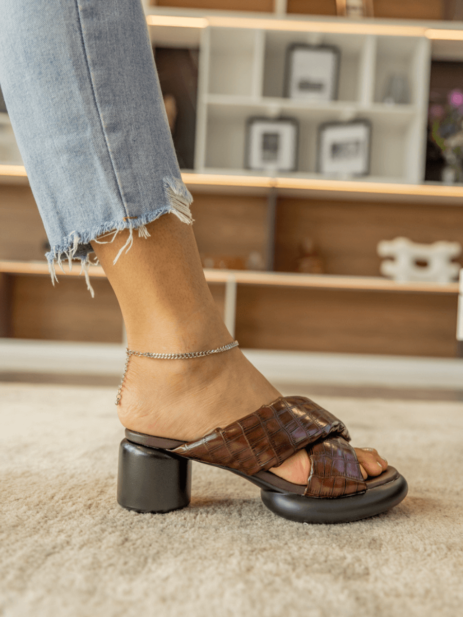 Jady Rose | Veronica Puffy Cross-Strap Leather Sandal - Brown