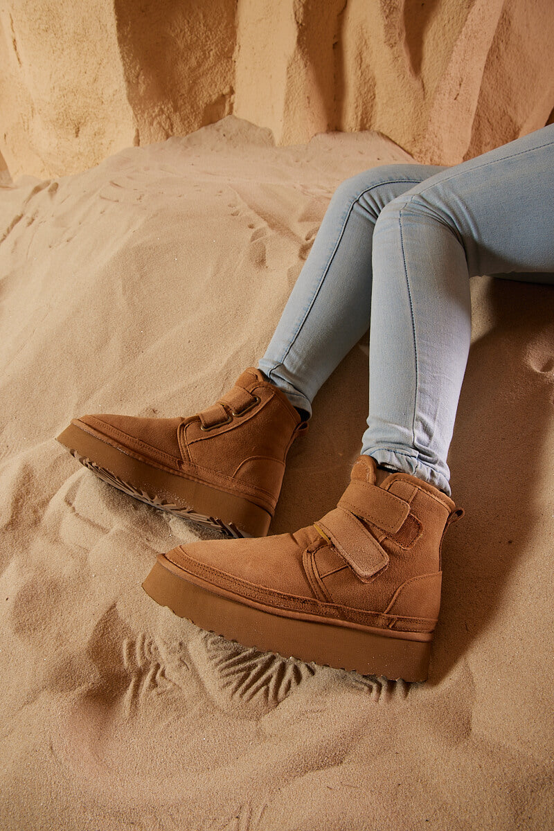 Smaibulun Ugg | Arlene Suede Platform Boots - Chestnut