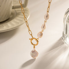 Retro Baroque Pearl Pendant Necklace