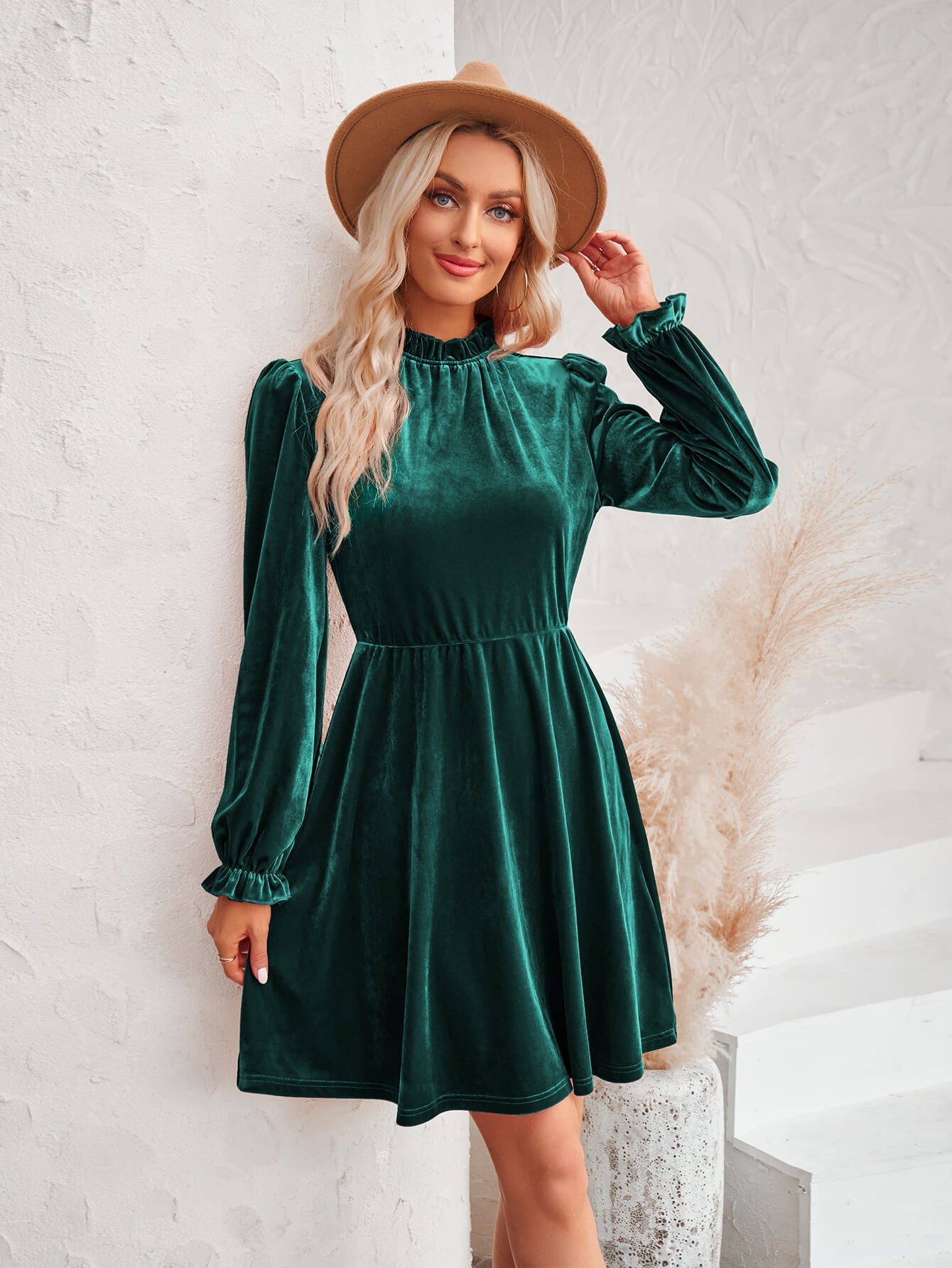 Cosmo Please Velvet Mini Dress - Emerald