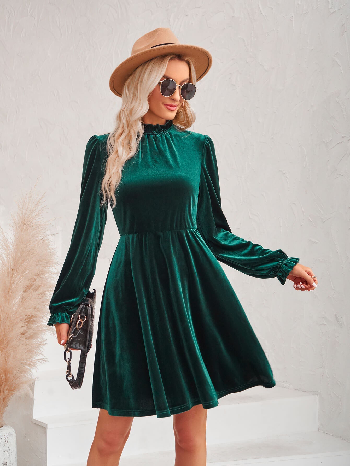 Cosmo Please Velvet Mini Dress - Emerald