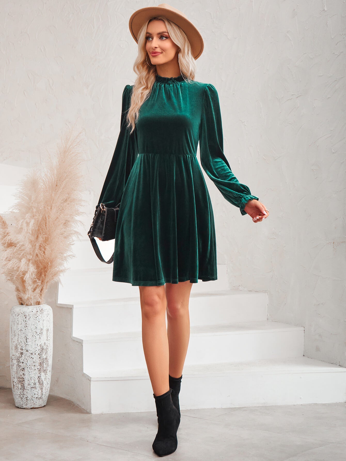 Cosmo Please Velvet Mini Dress - Emerald