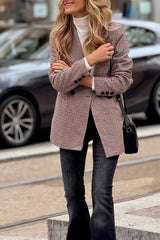 A must-have plaid jacket for fashionistas