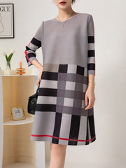 A-Line Loose Contrast Color Plaid Pleated Round-Neck Mini Dresses