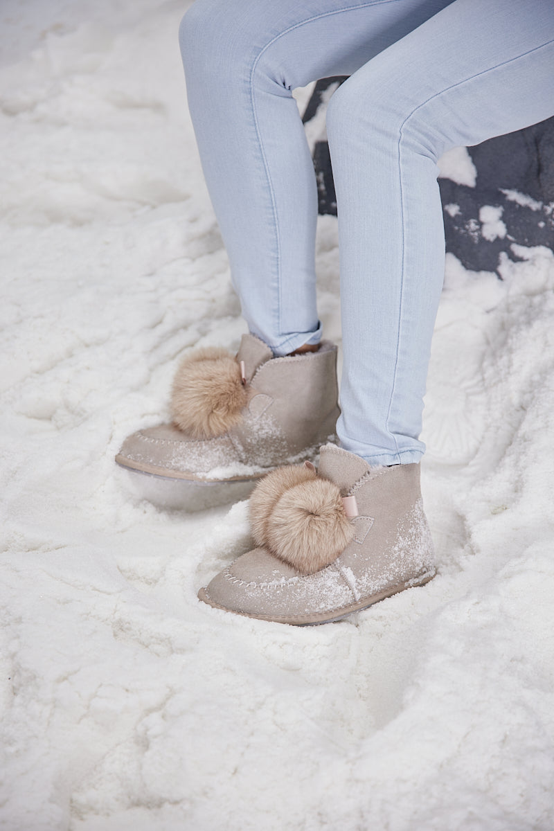 SMAIBULUN Ugg | Teddy Faux Fur Balls Suede Boot - Grey