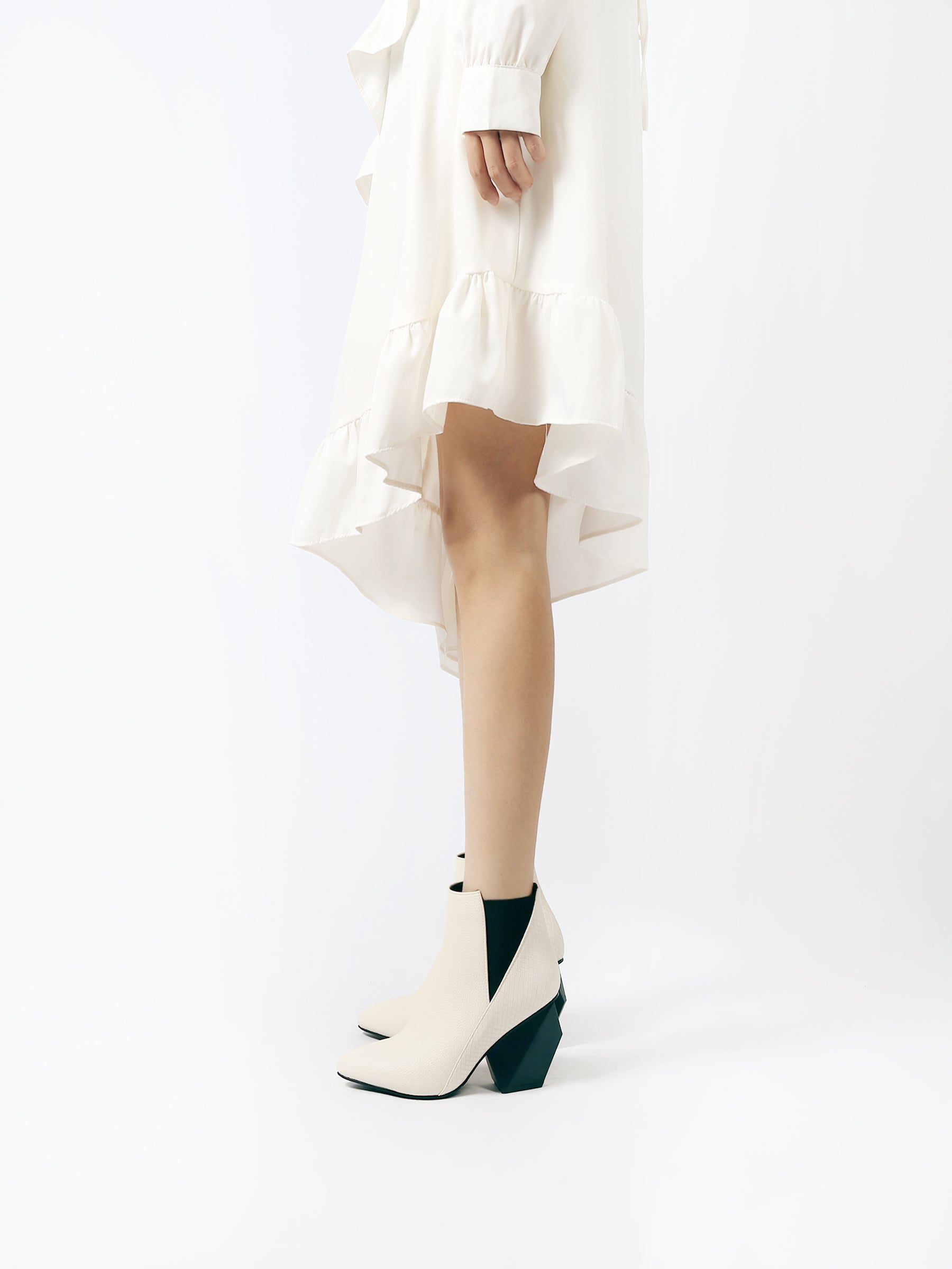 JADY ROSE | BLOCK HEEL LEATHER ANKLE BOOTIE - IVORY