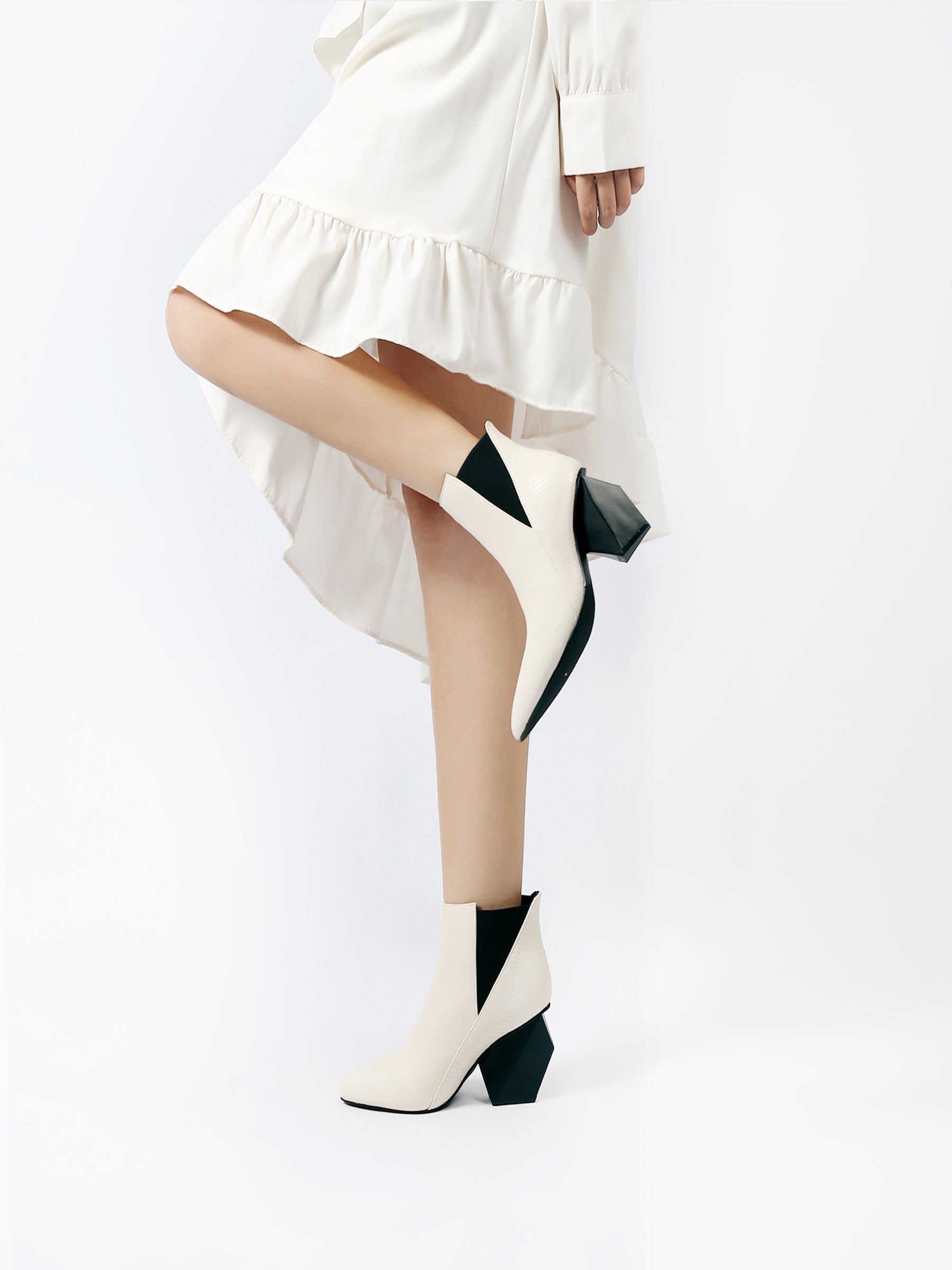 JADY ROSE | BLOCK HEEL LEATHER ANKLE BOOTIE - IVORY