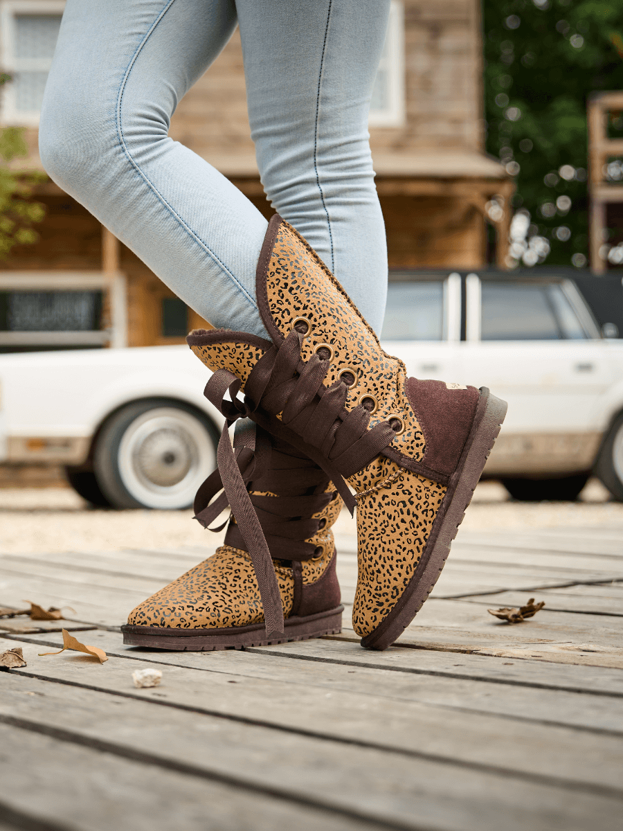 SMAIBULUN Ugg | Ribbon Lace-Up Faux Fur-lined Suede Boot - Leopard