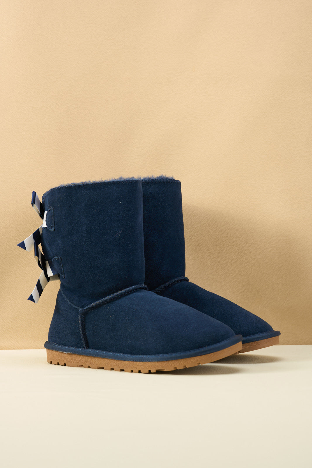 Smaibulun Ugg | Serenity Striped Bailey Bow Shearling Boots - Navy