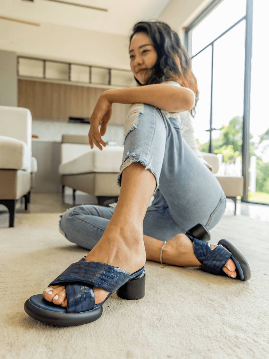 Jady Rose | Veronica Puffy Cross-Strap Leather Sandal - Navy