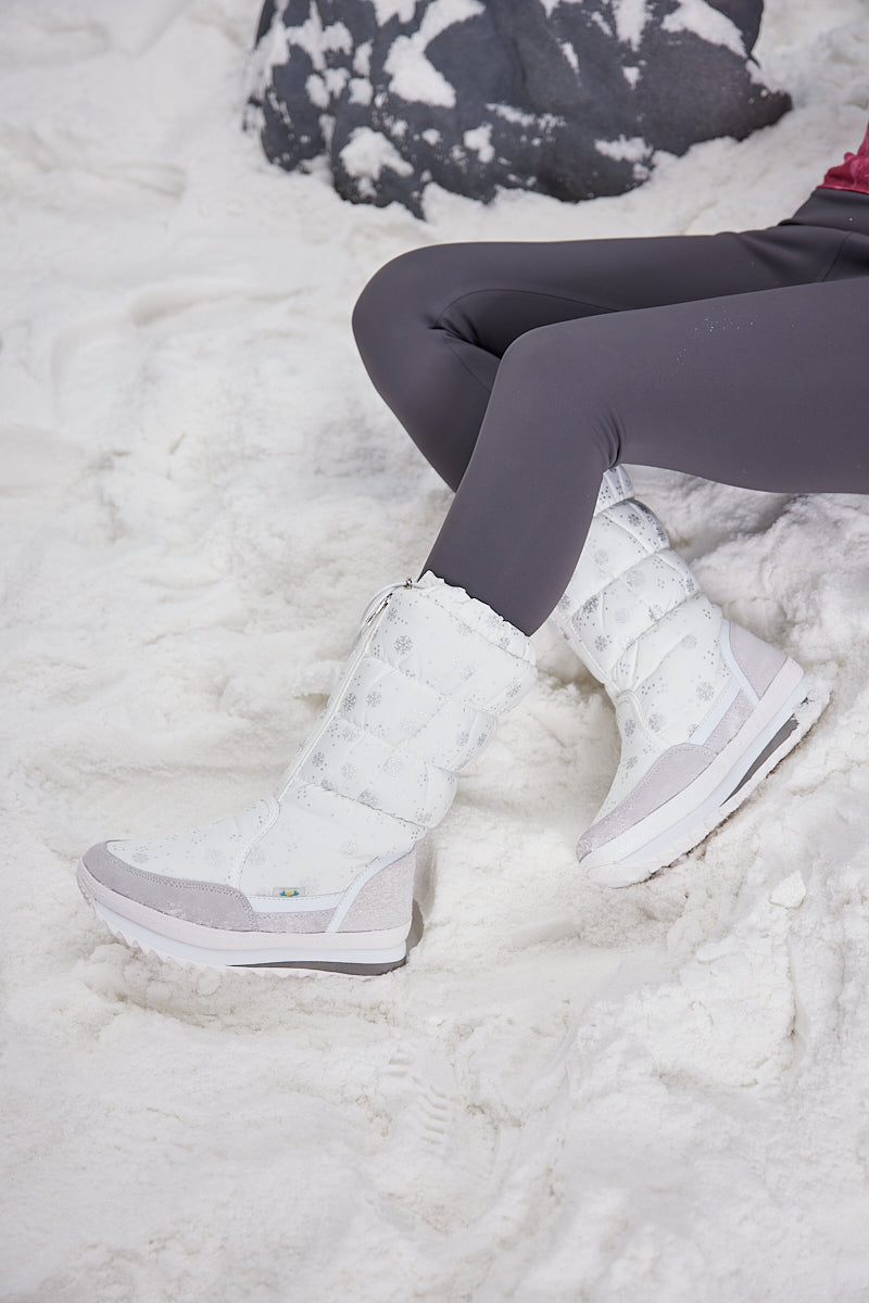 Frozen Princess | Snowing Kicker Water-Repellent Snow Boot - White