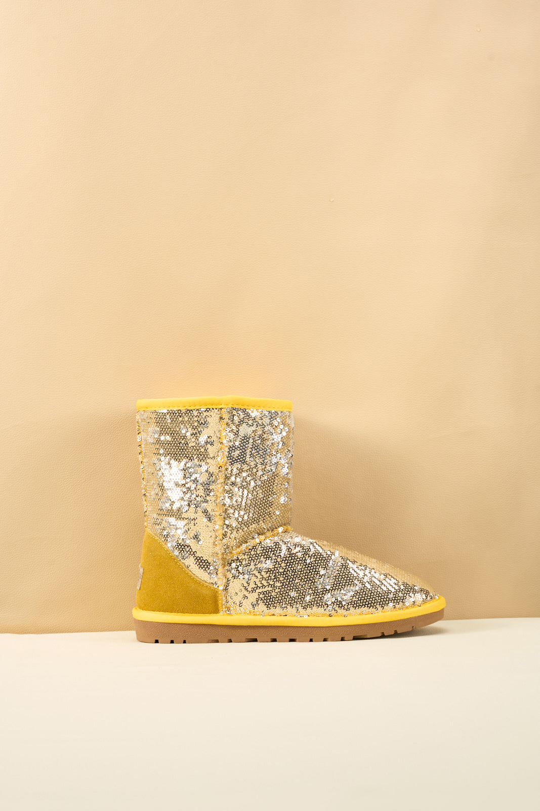 Smaibulun Ugg | Dallas Glam Sequin Shearling Boots - Yellow