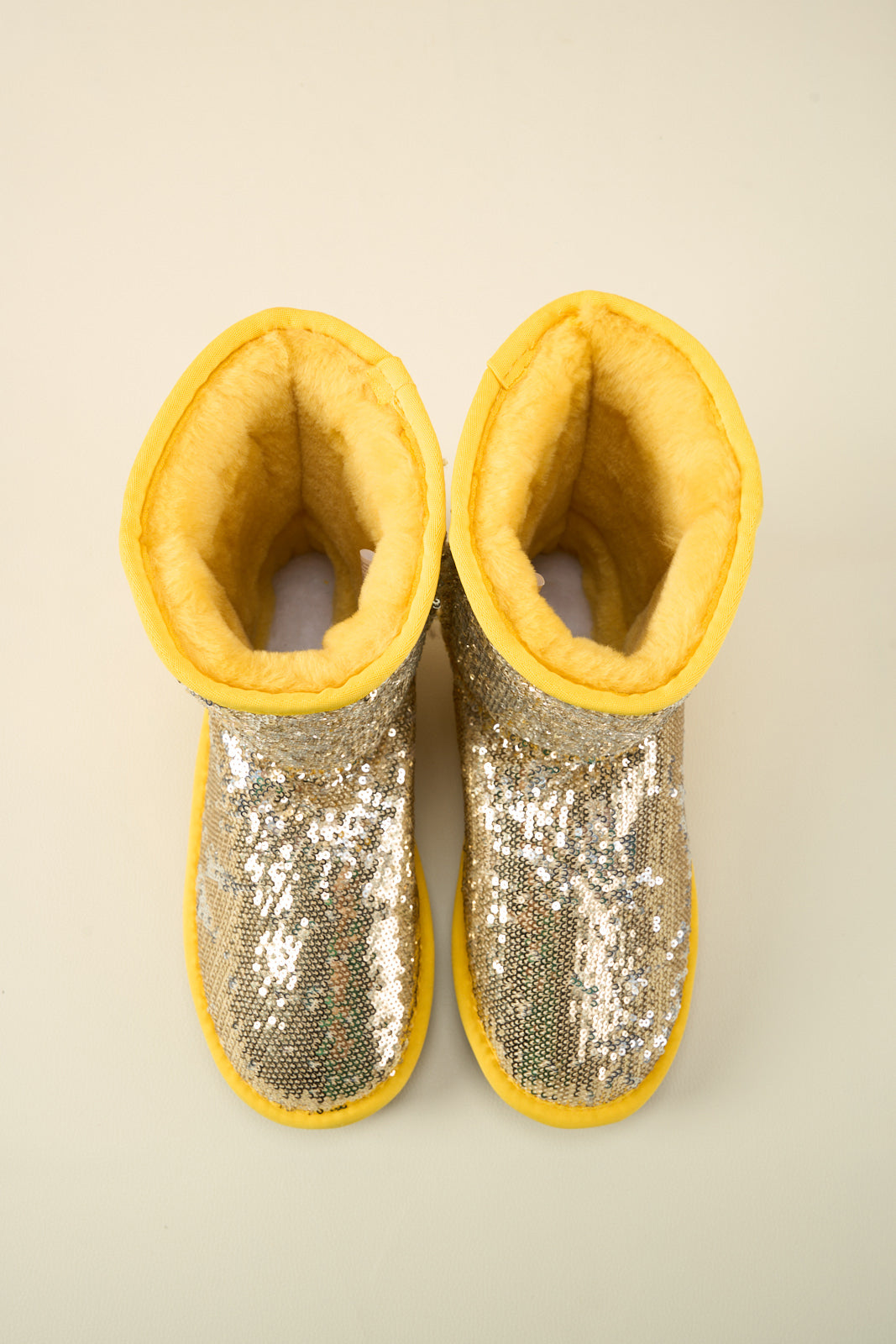 Smaibulun Ugg | Dallas Glam Sequin Shearling Boots - Yellow