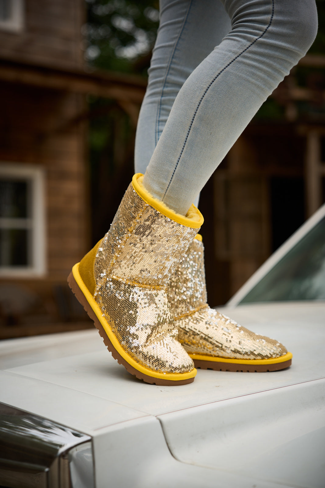 Smaibulun Ugg | Dallas Glam Sequin Shearling Boots - Yellow