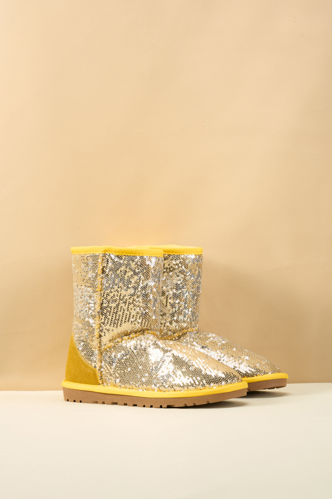 Smaibulun Ugg | Dallas Glam Sequin Shearling Boots - Yellow