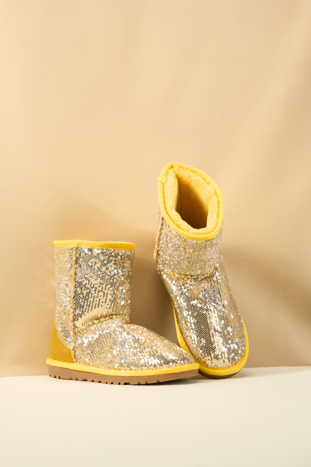 Smaibulun Ugg | Dallas Glam Sequin Shearling Boots - Yellow