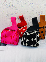 Bolsos de lunares de colores en contraste Accesorios Bolso tejido 